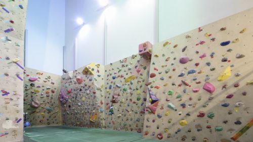 石川県のクライミング施設「ゴールドジム ヴィテンののいち」